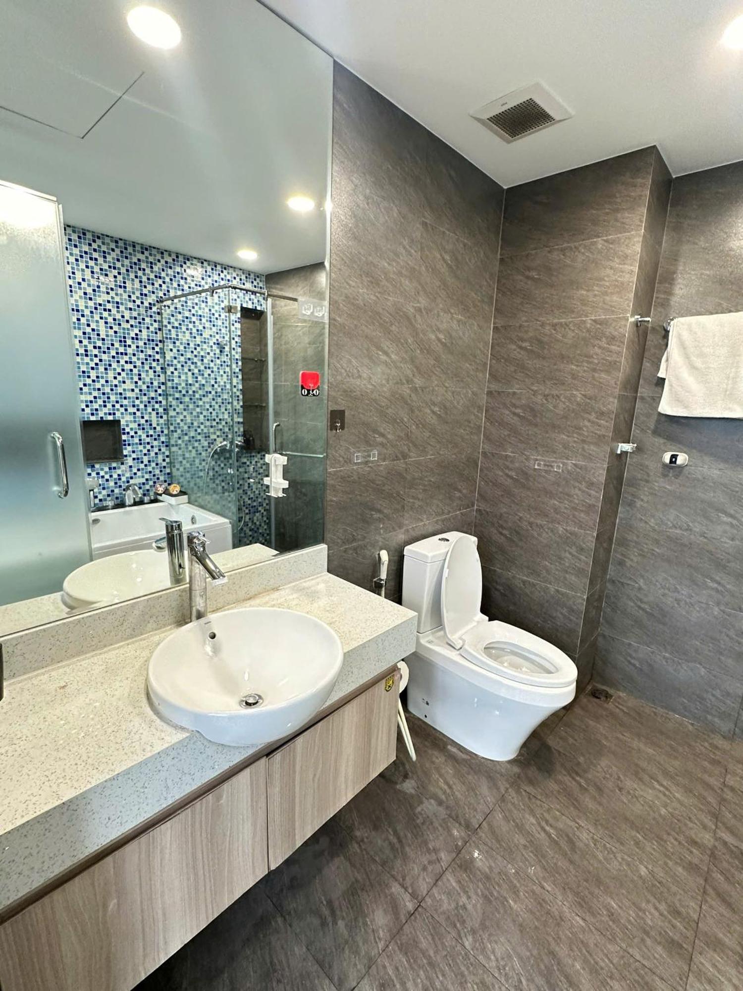 Luxe Paradise Residence Truc Bach Ханой Екстериор снимка